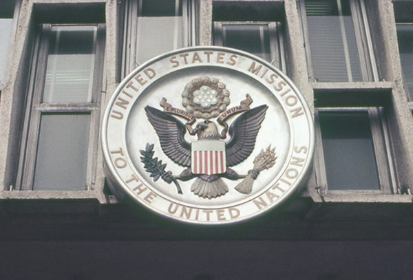 ニューヨークの政府機関。アメリカのシンボルはハクトウワシ。今日、全土で保護され観光資源になっている。